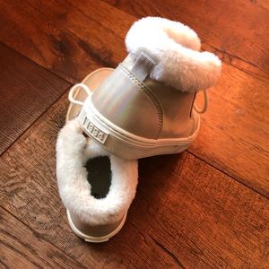 Girls’ metallic sneaker boots